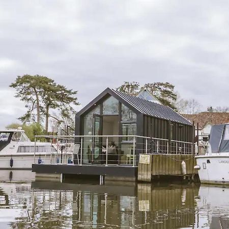 Water Cabin With Water Sports Equipment And Bikes, Bath Bristol Eksteriør bilde