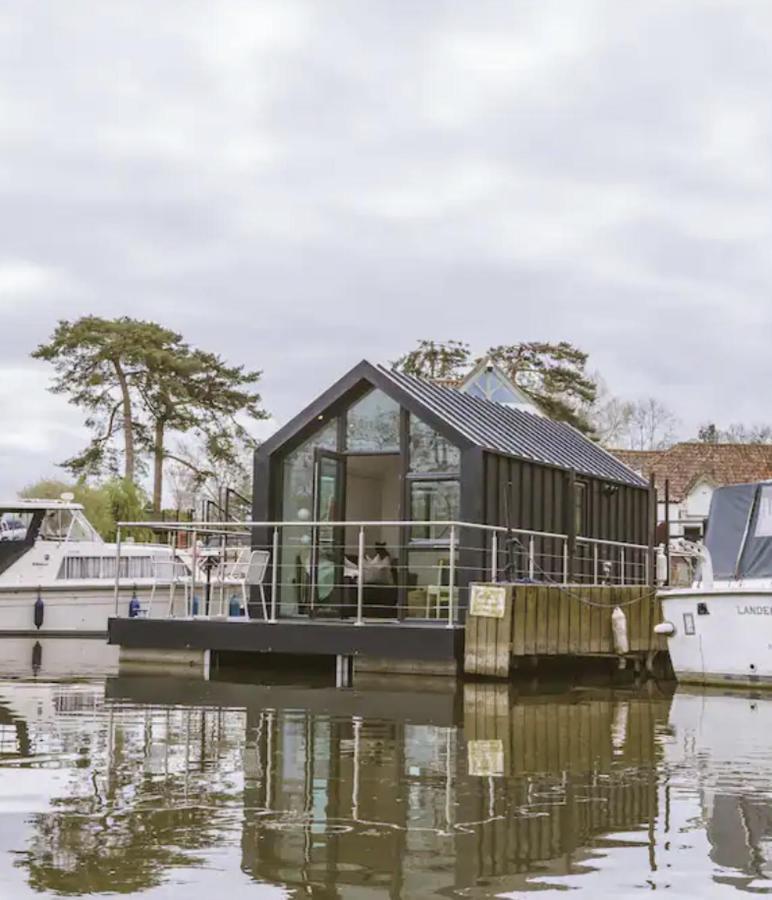 Water Cabin With Water Sports Equipment And Bikes, Bath Bristol Eksteriør bilde